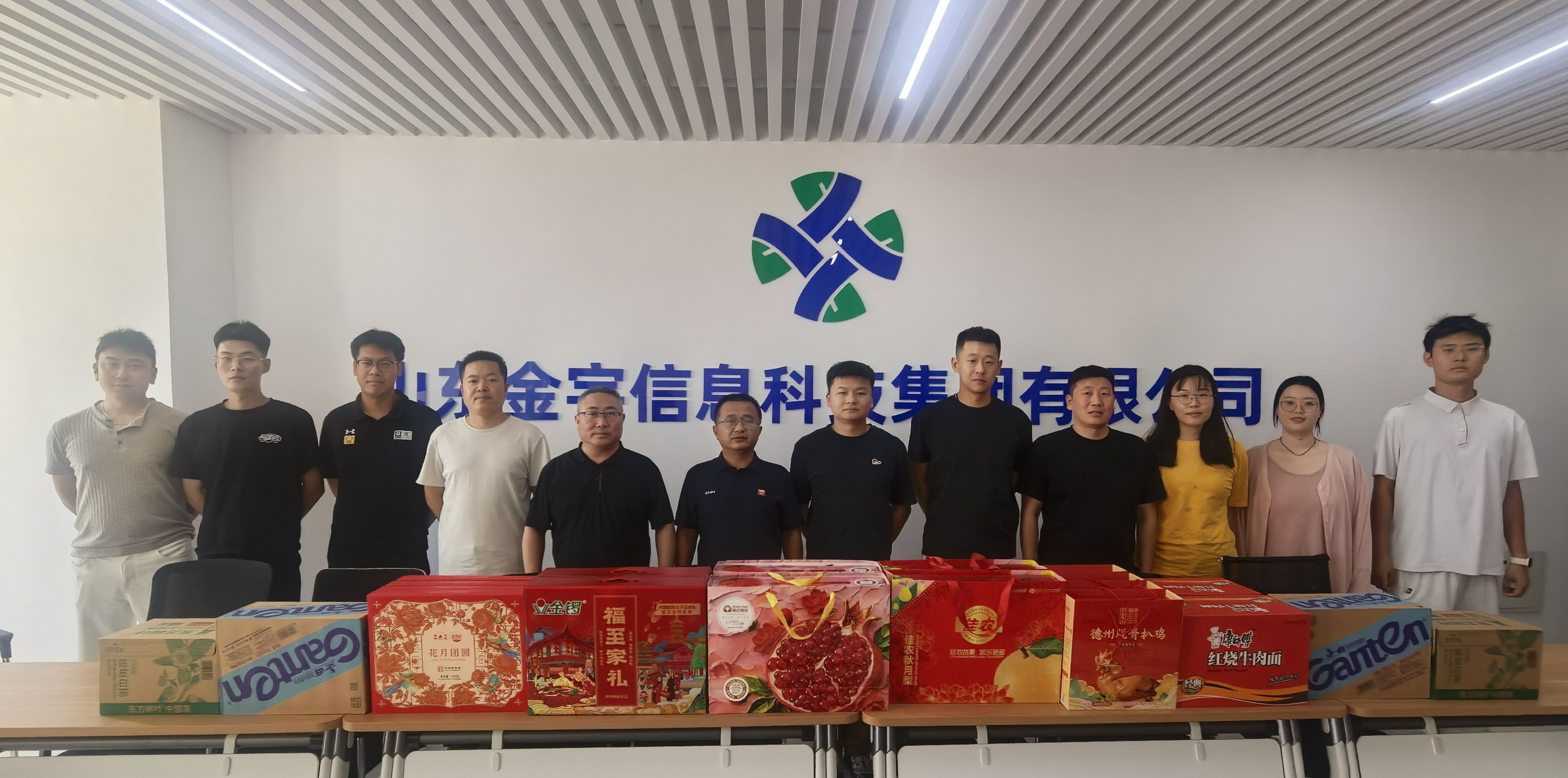 项目慰问(2).jpg 项目慰问(2).jpg